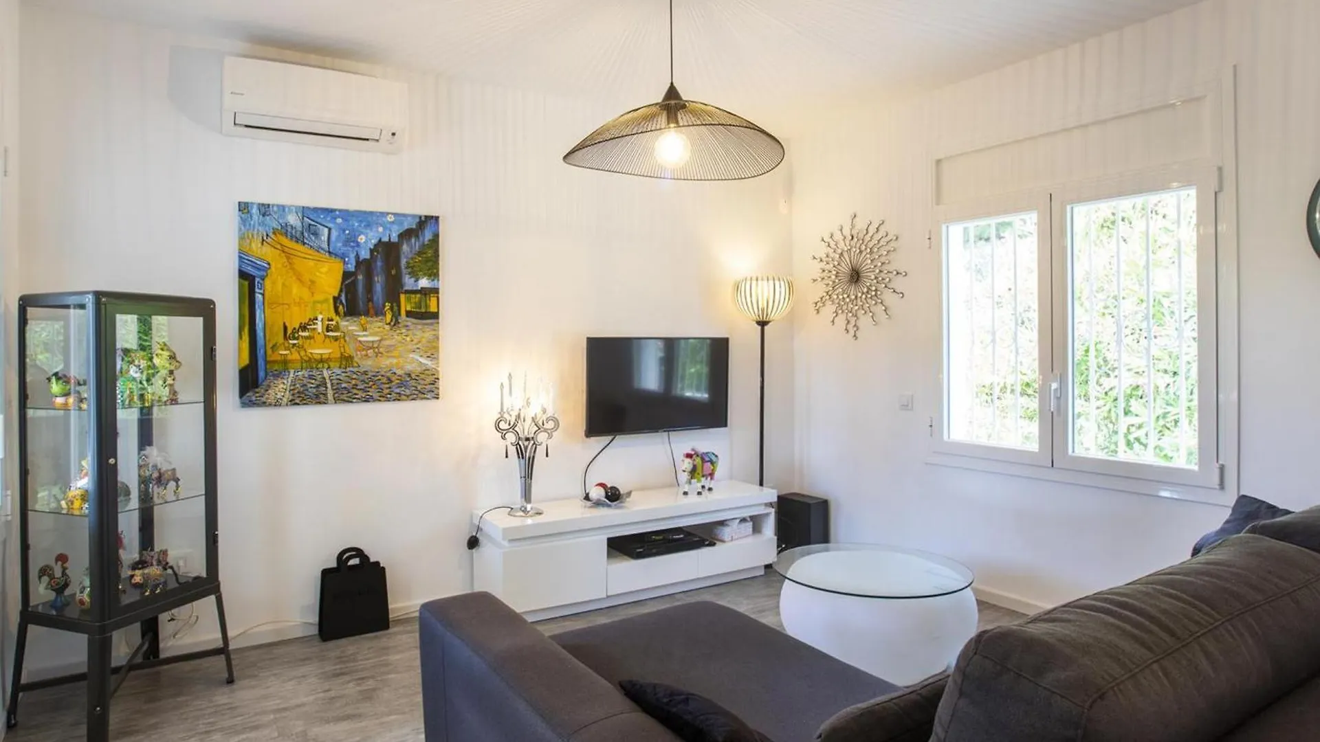 Casa Renovada Con 3 Dormitorios, Terraza Y Barbacoa A 3 Km De La Playa En Roses - Hisp-288-46